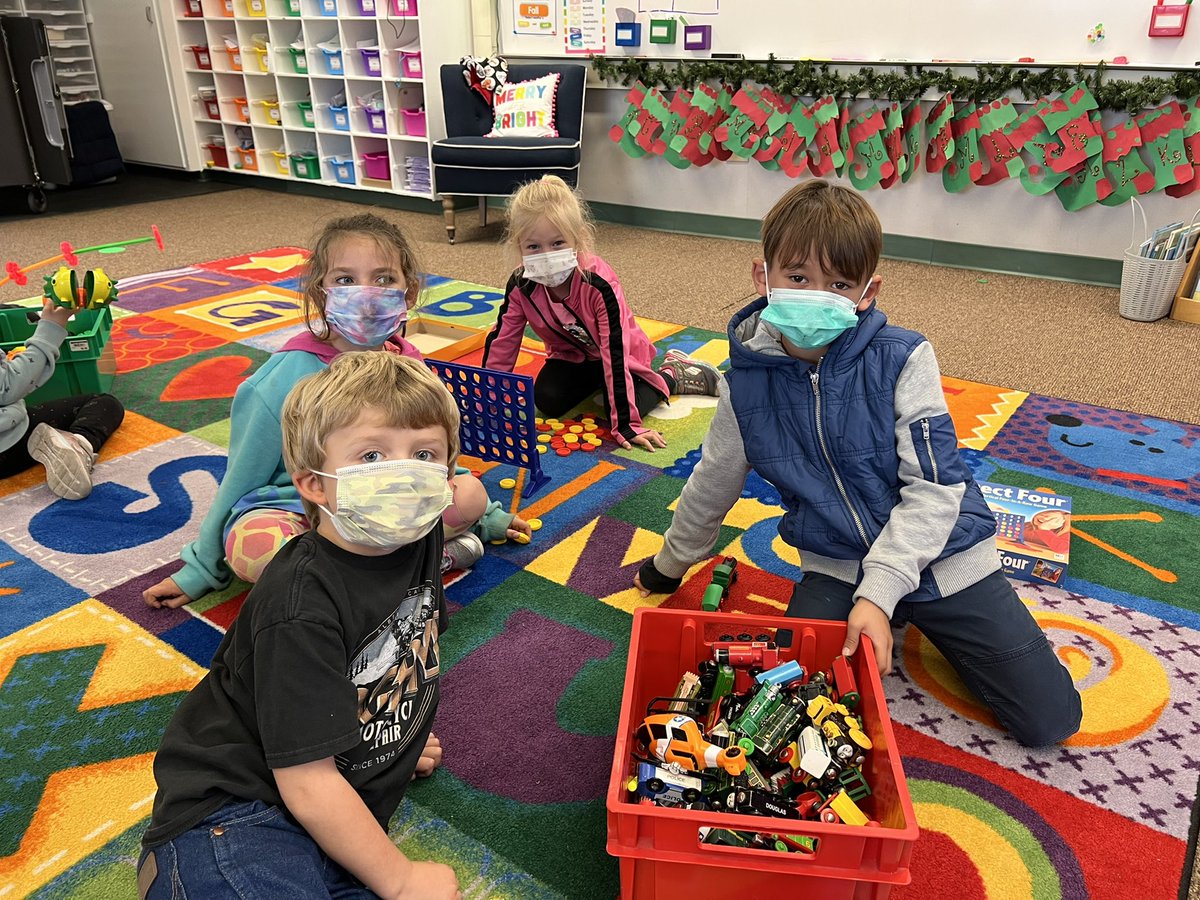 MsAngelaRiley's tweet photo. There’s nothing better than some explore time with friends on a Friday afternoon! @pennpanthers https://t.co/icH9fOHyxv