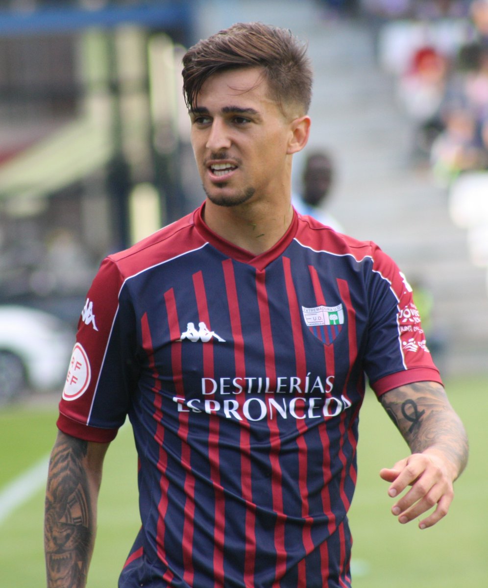 🚀Víctor Villacañas (<a href="/VVM101/">Víctor Villacañas</a>) es un extremo desequilibrante, cuya aportación resulta fundamental.
Jugador de superior categoría, resulta un lujo poder contar con él.
Le deseamos suerte mañana sábado, frente al <a href="/ZCFoficial/">Zamora CF</a> .
🤗¡Suerte, Víctor!
#GraciasEquipo
#ResilienciaAzulgrana