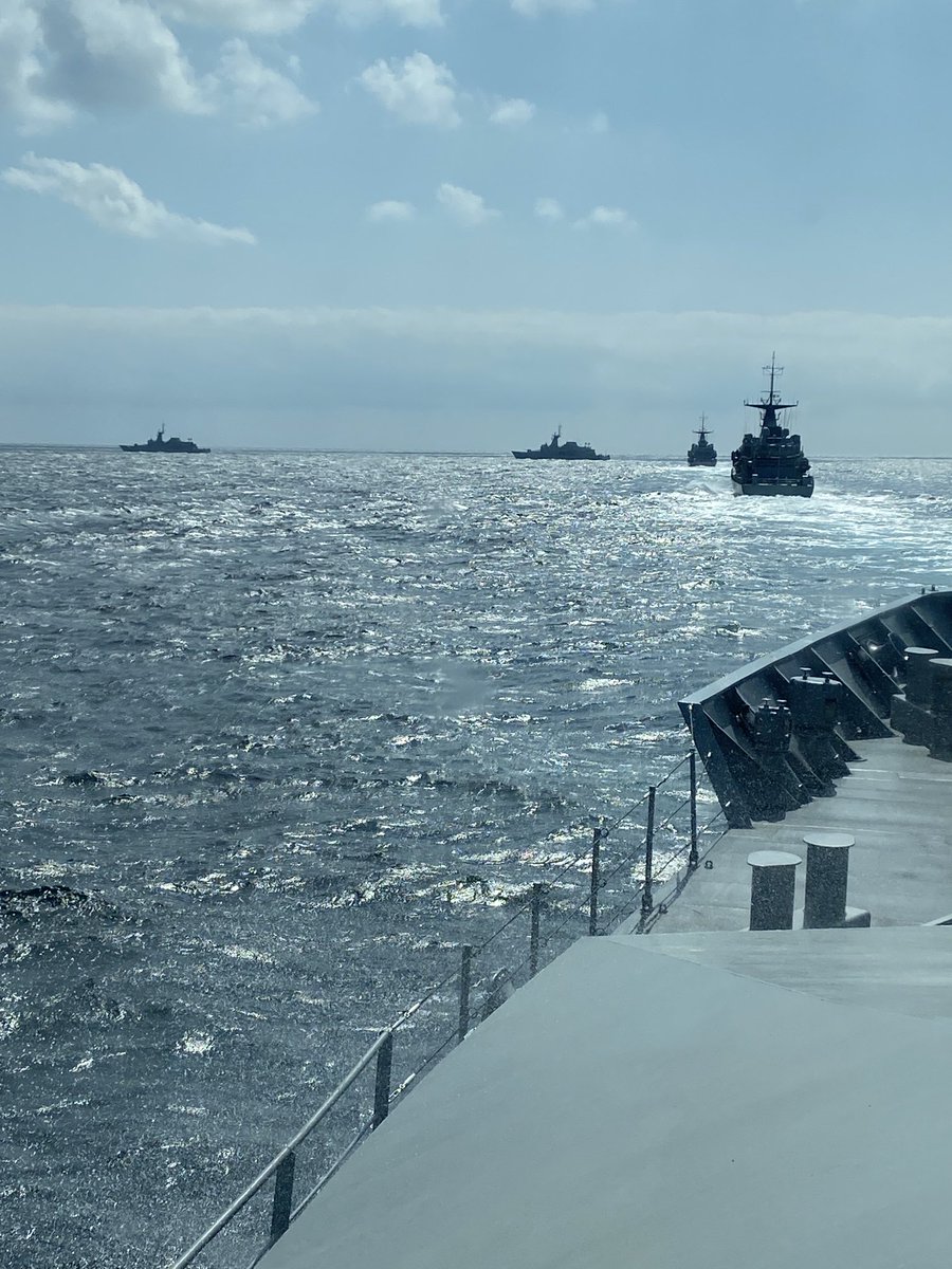 FanningGrace's tweet photo. Coming to the end of #Navy75 @naval_service 🇮🇪⚓️ Fleetwork with the 4 P60s & LÉ RÓISÍN #P51 bringing up the rear 💪🏻 https://t.co/6Wy2Xlo3PE