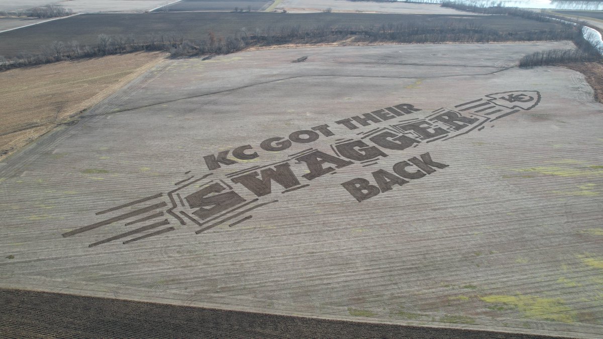 That #Chiefs crop art is BACK from <a href="/precisionmazes/">Precision Mazes</a>