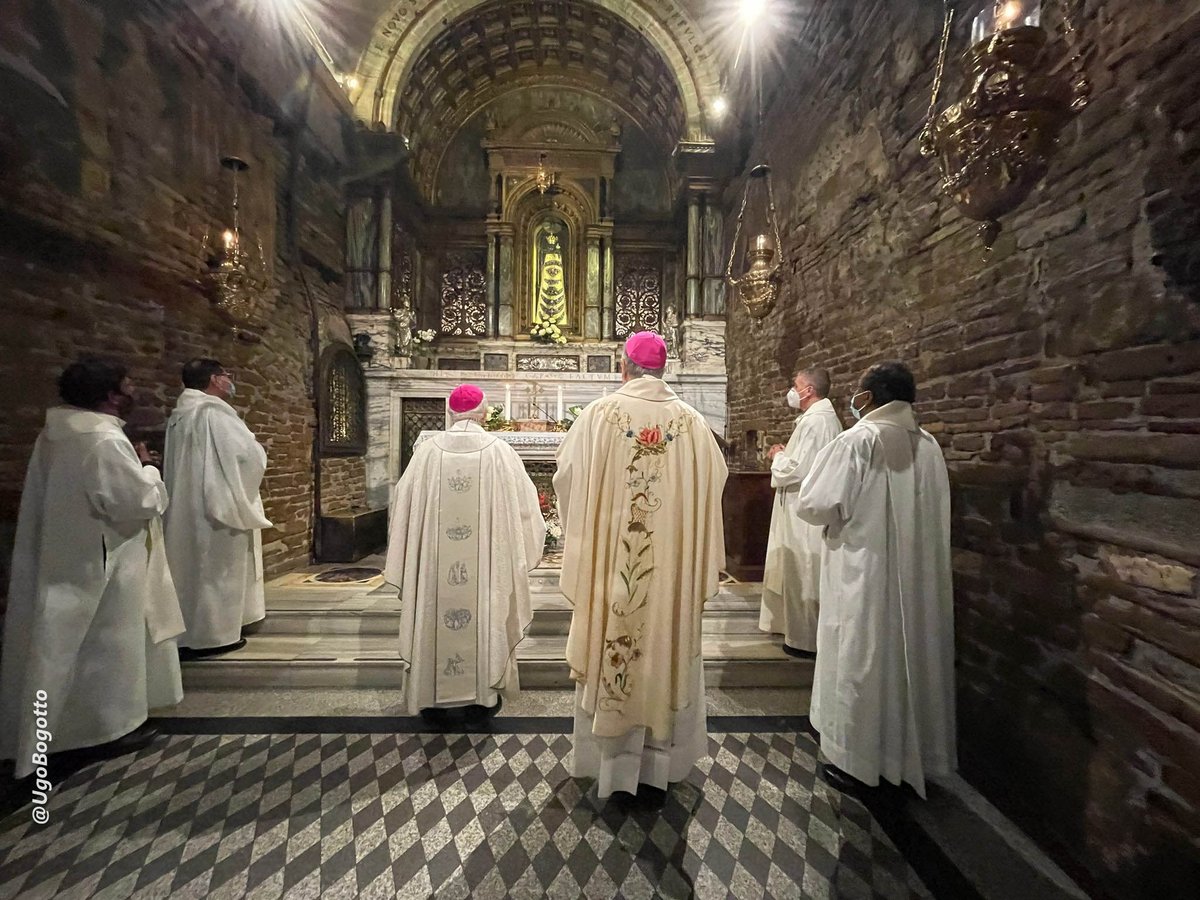 SantaCasaLoreto's tweet photo. Nel terzo giorno della #Novena dell'Immacolata in preparazione alla #Festa della #Venuta il #Santuario ha accolto l'Arcidiocesi di Pesaro con Mons. Piero Coccia e l'Arcidiocesi di Urbino con Mons. Giovanni Tani https://t.co/8inFkkjmgX