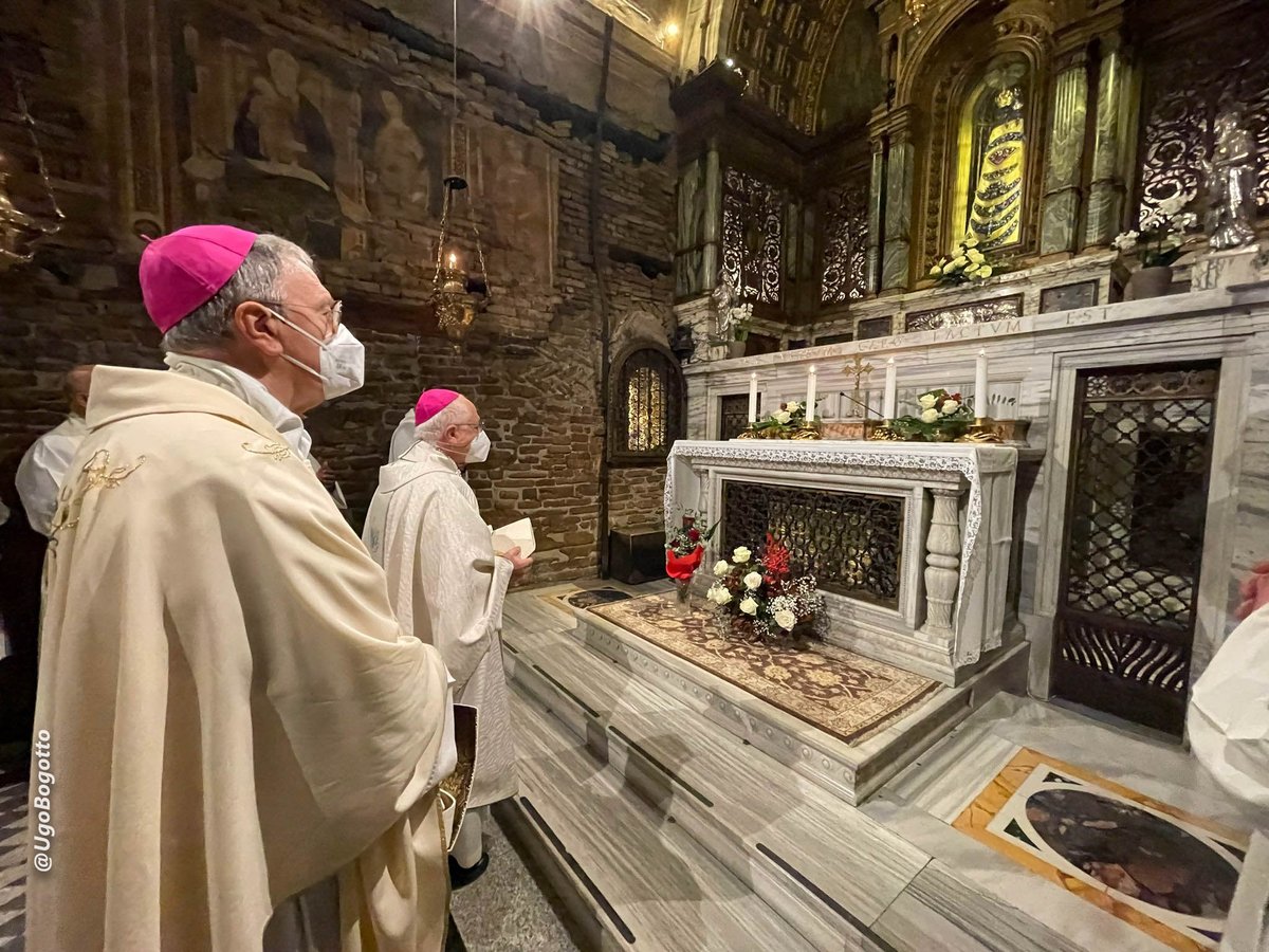 SantaCasaLoreto's tweet photo. Nel terzo giorno della #Novena dell'Immacolata in preparazione alla #Festa della #Venuta il #Santuario ha accolto l'Arcidiocesi di Pesaro con Mons. Piero Coccia e l'Arcidiocesi di Urbino con Mons. Giovanni Tani https://t.co/8inFkkjmgX