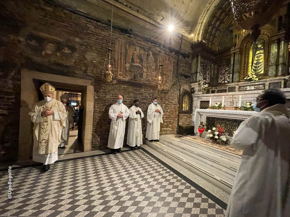 SantaCasaLoreto's tweet photo. Nel terzo giorno della #Novena dell'Immacolata in preparazione alla #Festa della #Venuta il #Santuario ha accolto l'Arcidiocesi di Pesaro con Mons. Piero Coccia e l'Arcidiocesi di Urbino con Mons. Giovanni Tani https://t.co/8inFkkjmgX
