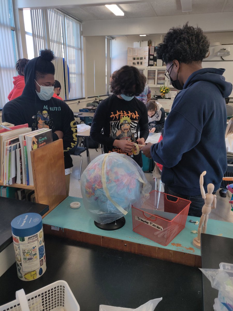 Medora_B's tweet photo. @eah_eagles are workingking HARD today on our engineering design skills &amp; applying what we know about about fluid friction + surface area in a friendly competition. Y'all would be AMAZED at how hard teenagers will work to win a My. Dew. 😂 #ProudtobePublic #ABSS https://t.co/QBdFYrzAtA