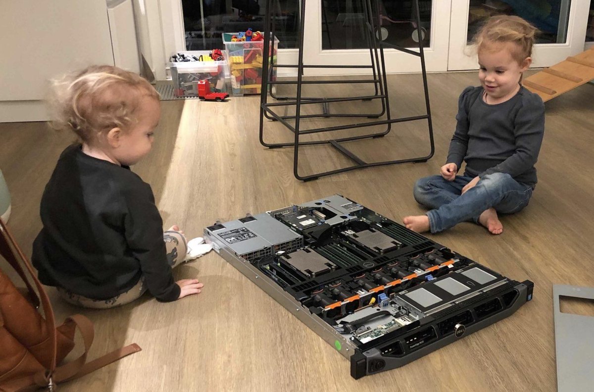 WietseWind's tweet photo. For those wondering what an XRPL Full History server looks like: here are Arwèn and Quinn inspecting one ☺️

For the geeks: Dell R630, 8x 3.84TB Enterprise SSD 12Gbps SAS, 384GB ECC mem, dual Xeon 24 cores 48 threads. https://t.co/BFq51eJx84