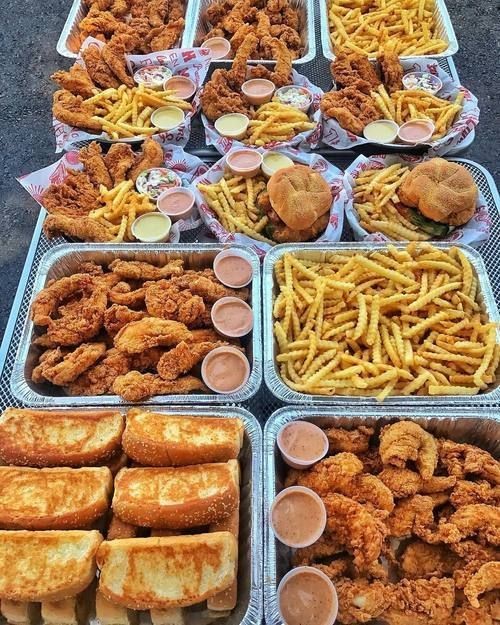 FreakedByHorror's tweet photo. Dinner at Tiffany's house. Who wants to come over? https://t.co/Y6e0Feusyj