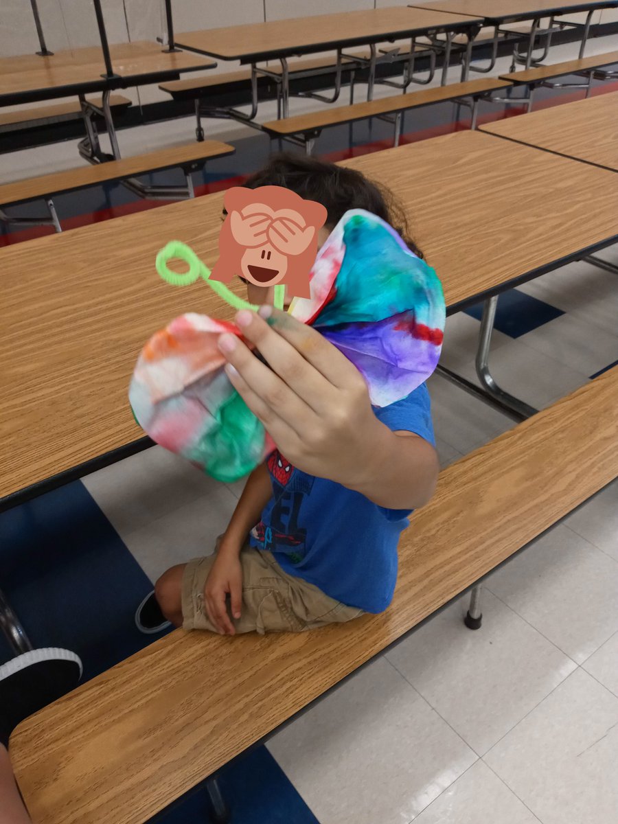 LibradaChavez2's tweet photo. Genius hour snow flakes and butterflies
@pvelasco99 @FrancineGrave17 @GriselRwallace @Jen_Barker_HRE https://t.co/9wEh2rrUQ7
