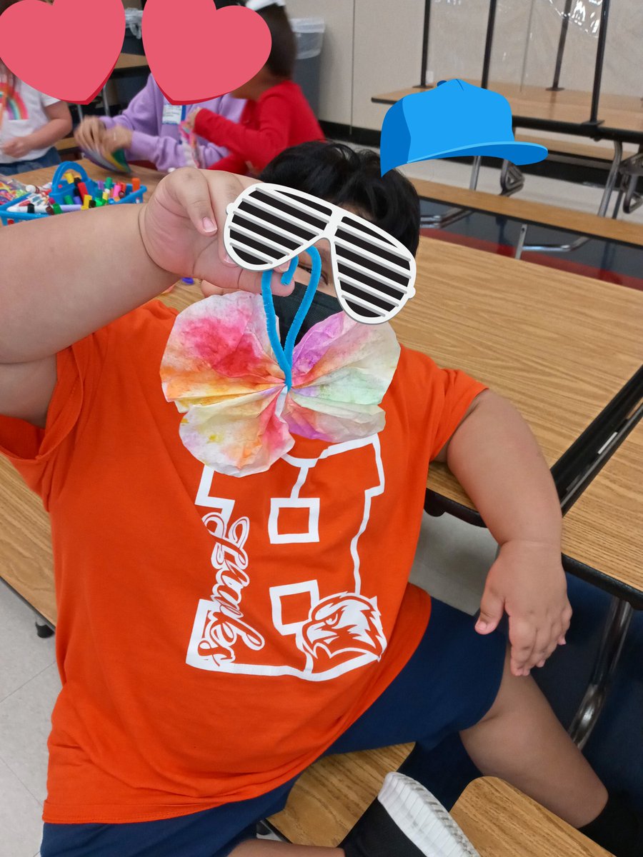 LibradaChavez2's tweet photo. Genius hour snow flakes and butterflies
@pvelasco99 @FrancineGrave17 @GriselRwallace @Jen_Barker_HRE https://t.co/9wEh2rrUQ7