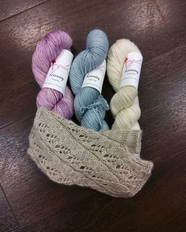 yarnitanddash's tweet photo. Kate just finished this fingerless mitt from Anzula Serenity - 100% cashmere. This yarn is the height of luxury. I'd say make a pair as a gift, but not before you treat yourself to a pair https://t.co/5XHEMyxqNA