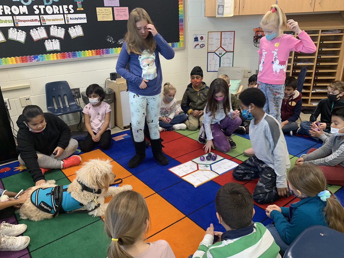 MECC_Counselor2's tweet photo. 2nd grade Ss learned our brain controls our emotions. We have to use our βtoolsβ to regulate our emotions & not flip our lids! #SEL #ClassroomCounselorLessons #SchoolCounselor #Shinerlove #MVP #MostValuablePup @MrsBly_MECC @MasonSchools https://t.co/7E9CtDqRkL