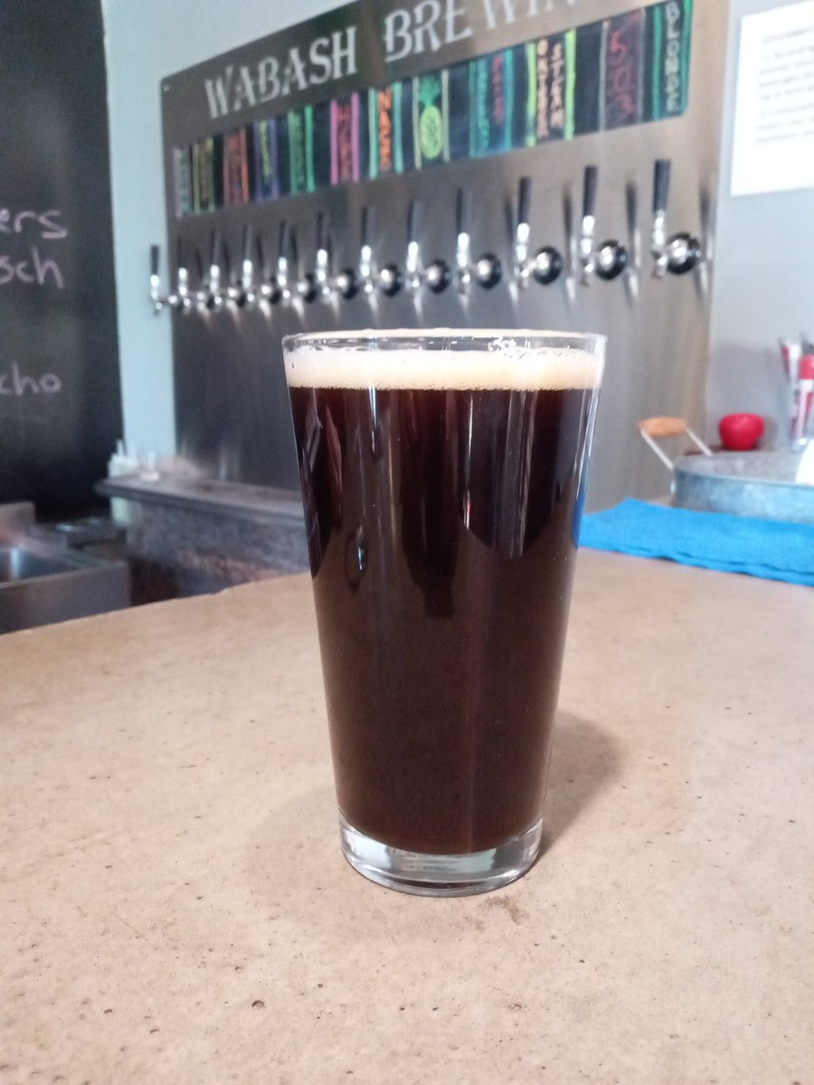 PaulDSmith16's tweet photo. Another #FridayIndianaBeer -- @wabashbrewing #ChristmasPorter. @Indybeersleuth @BradMitchell02 @RobertRolfeFedd @DrinkIndiana #INBeer https://t.co/Bdgh3Fg4nT