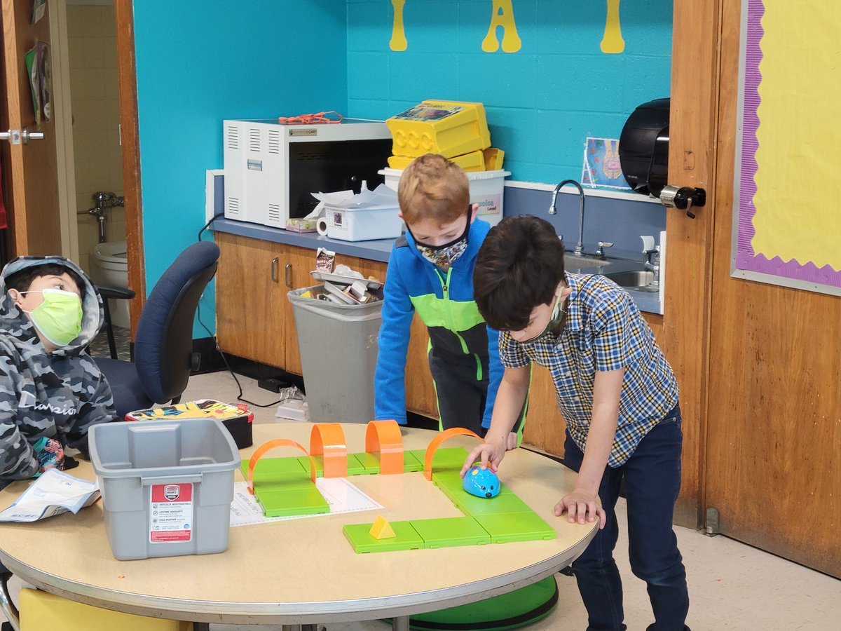 techdirSCCSD's tweet photo. So much excitement in the makerspace today when my 2nd grade Tech club got to explore these little guys! #codeandgorobot #2ndgrade #csed @elissatoubin https://t.co/P7jrmqWxRC