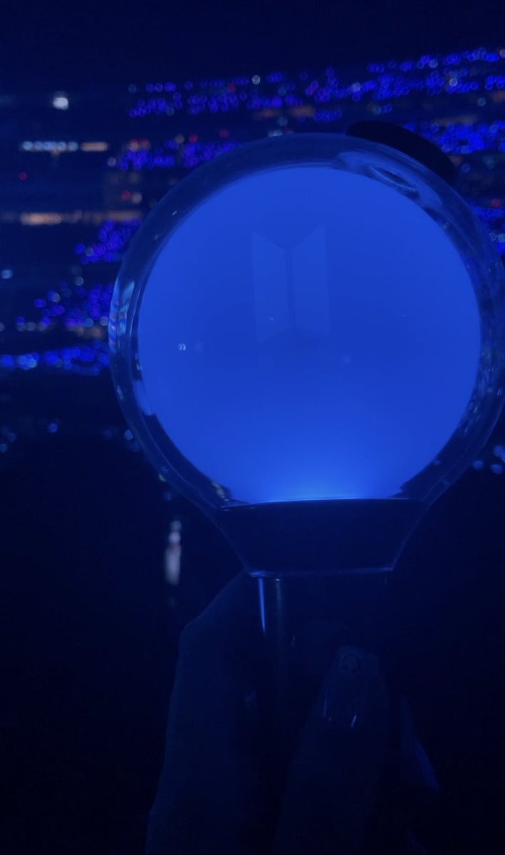 withoutcomplex's tweet photo. A night I’ll never forget. Thank you so much @BTS_twt 💜#PTD_ON_STAGE_LA_Day1 https://t.co/pXpwQivjR4