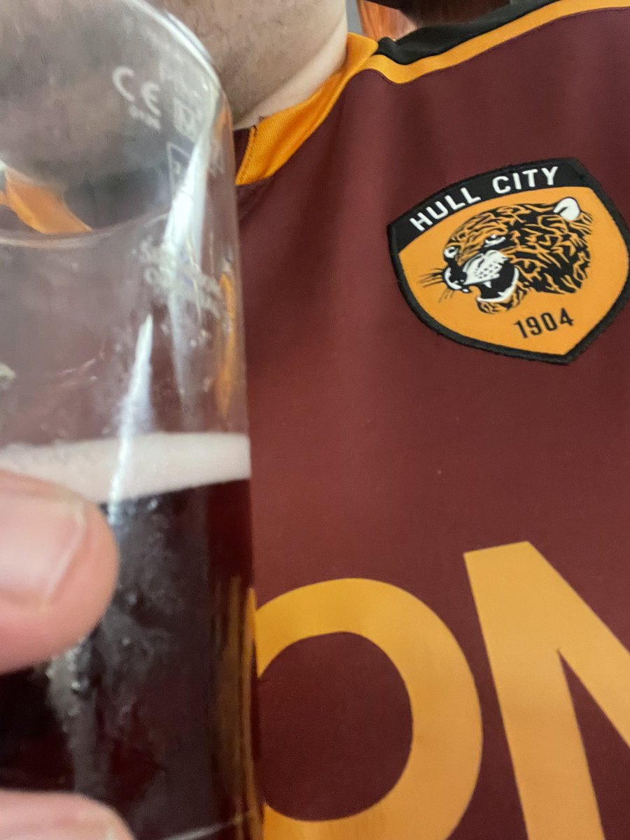 Jonny_Thornes's tweet photo. Work done nipped down to the local ready for tomorrow come on city! #hcafc #cityaway #5inrow? https://t.co/6qLEdqU31r