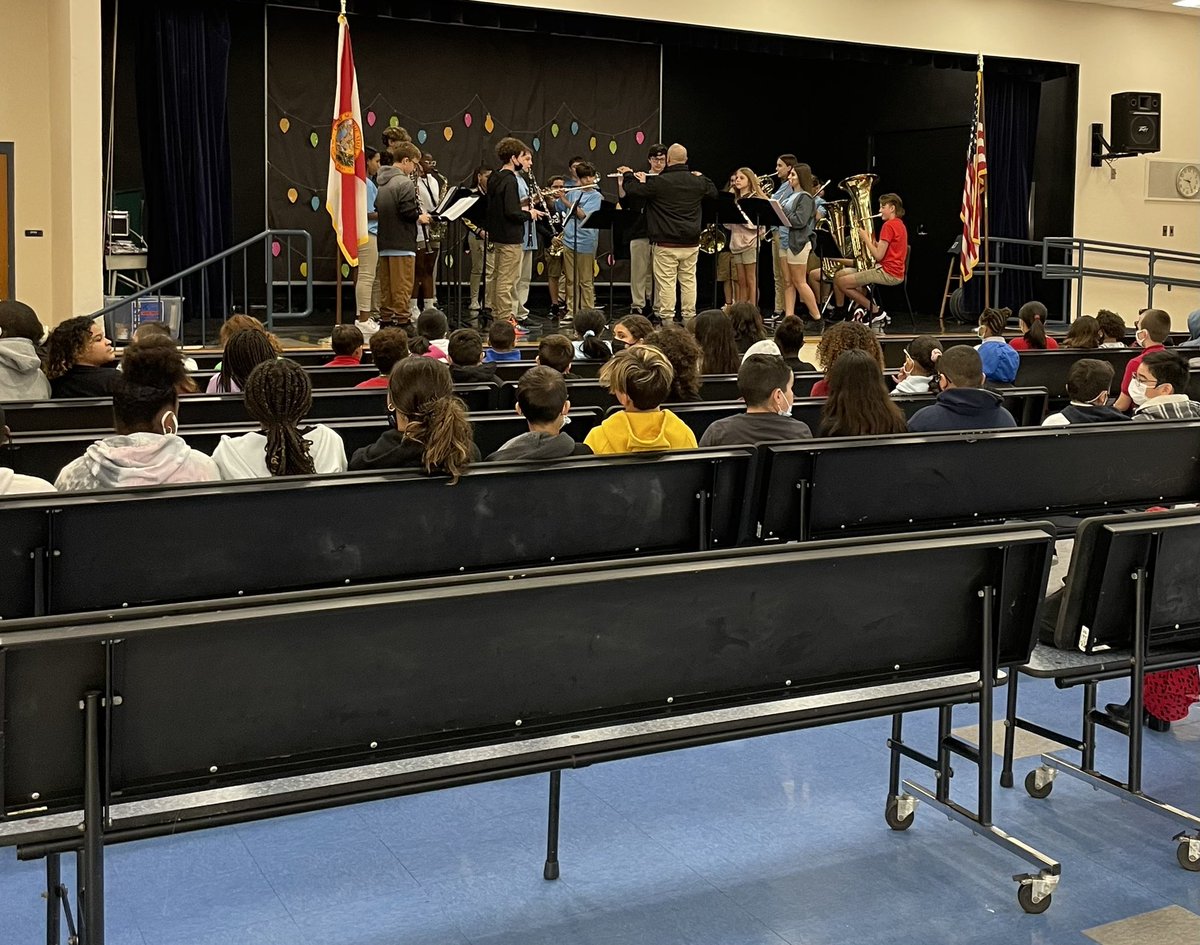 CannellaElem's tweet photo. Thank you @BenHillMS Music Department for putting on a spectacular performance for our 5th graders! They were so interested in learning more about Band, Orchestra, and Sound System 🎶. We even saw a few former Comets ☄️ ! #soaringComets @MusicCannella https://t.co/muoYcIiSYt