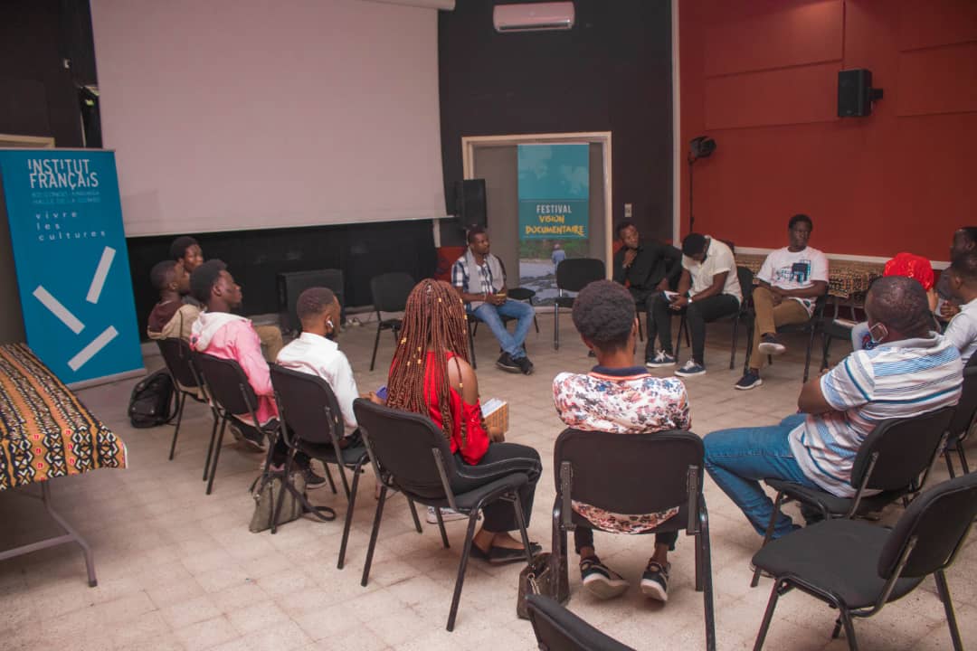MoimiWezam's tweet photo. C’était un grand honneur pour moi de partager mes connaissances en #réalisation du #cinéma au #festival #Vision_Documentaire organisé par #Bimpa_Production et #Institut_Français de #Kinshasa. https://t.co/3DtsttL49A