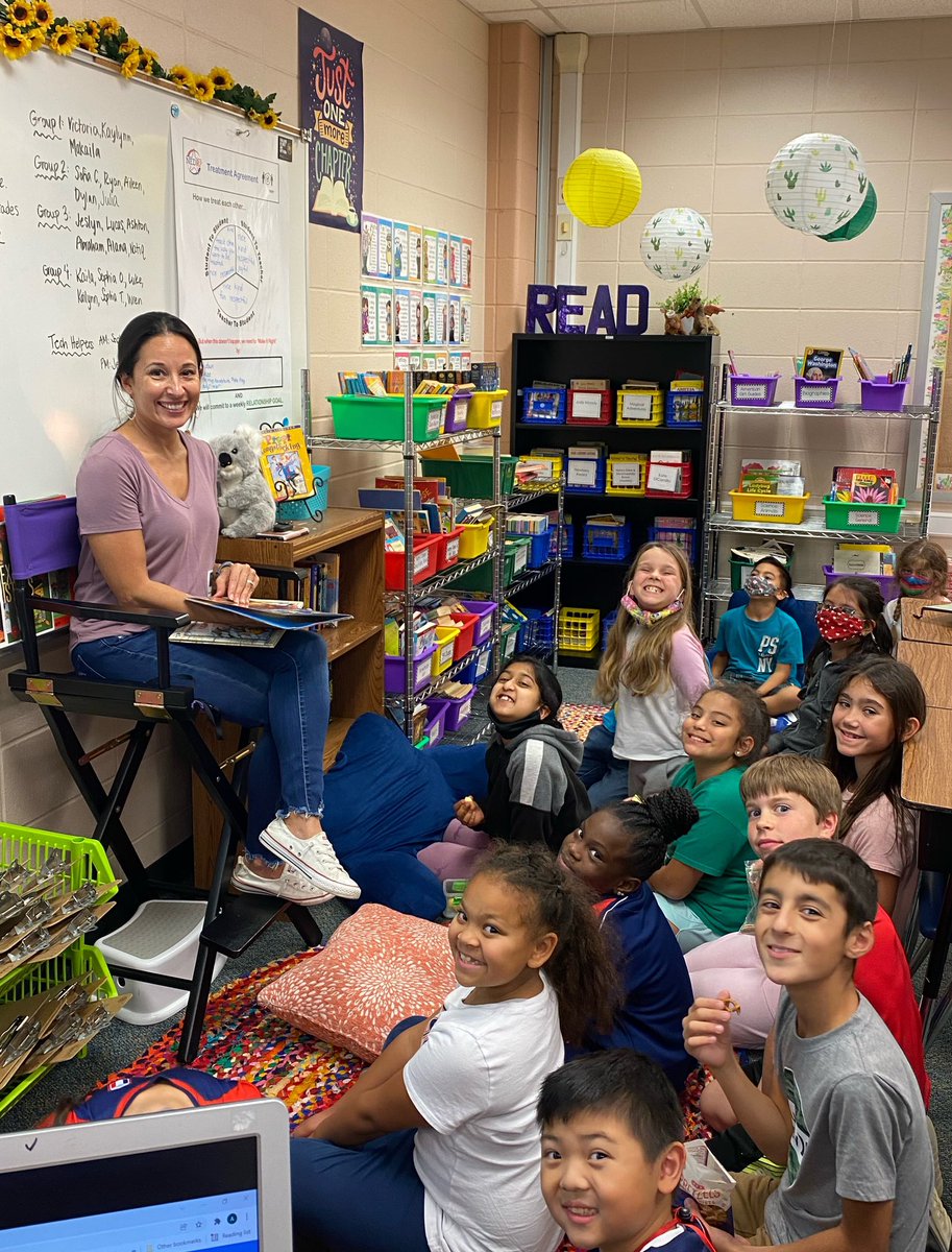 Shelton_KISD's tweet photo. We 💖 our Guest Readers! Thank you for spending the time to read with us today Mrs. Curtis! #ReadingMakesUsHappy #KoalaP2PMoments @KuehnleKISD @KuehnlePto https://t.co/39upW3ya2X