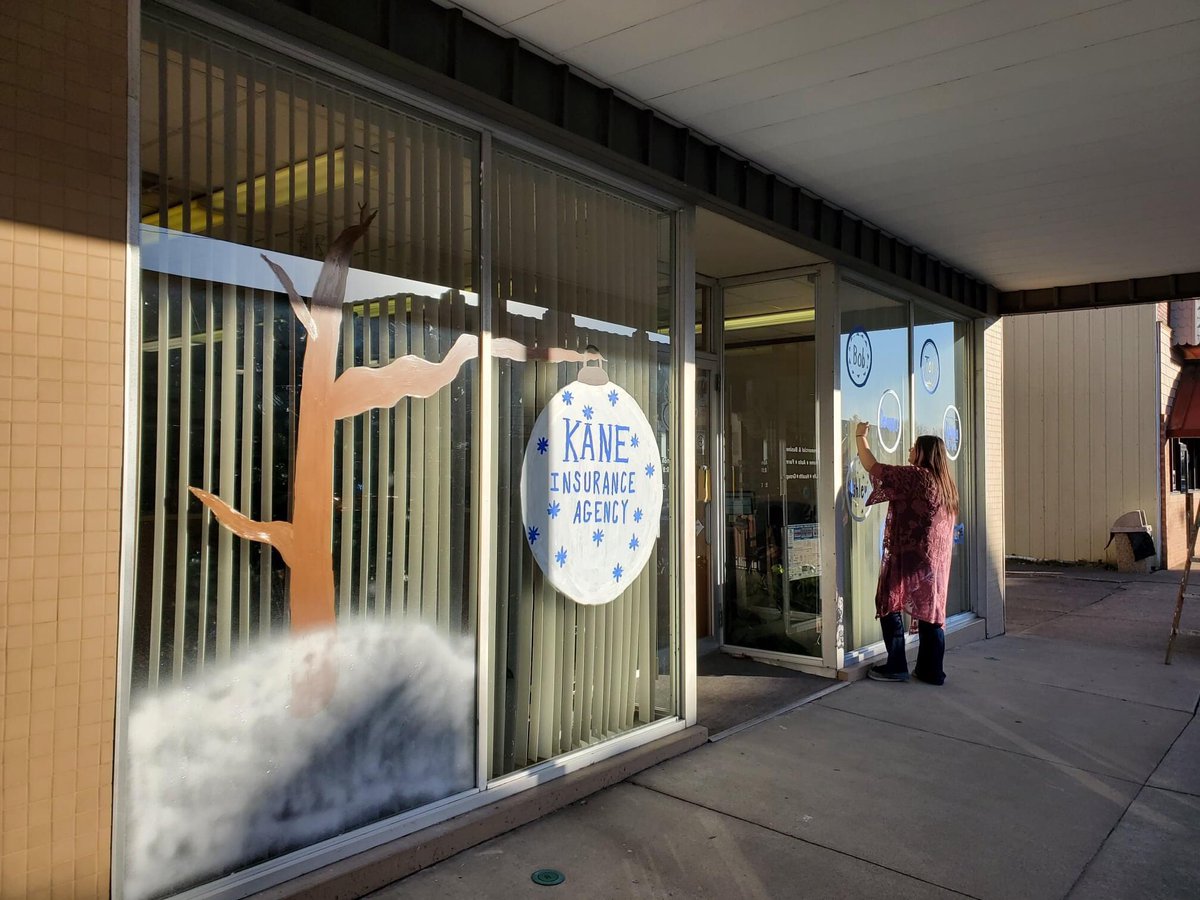 InsuranceKane's tweet photo. Natalie Maxey is hard at work finishing up our windows. You'll have to come check them out when you are out and about this weekend enjoying all of the Christmas festivities the city has planned. https://t.co/vyDQhz172H