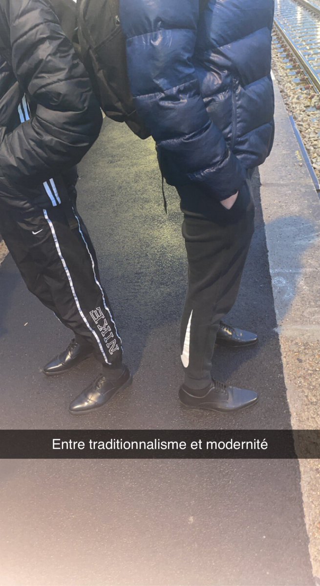 Manu_QLF's tweet photo. Quand t’as un entretien à 14h et un FIVE à 16h https://t.co/1sUMhgeZcd