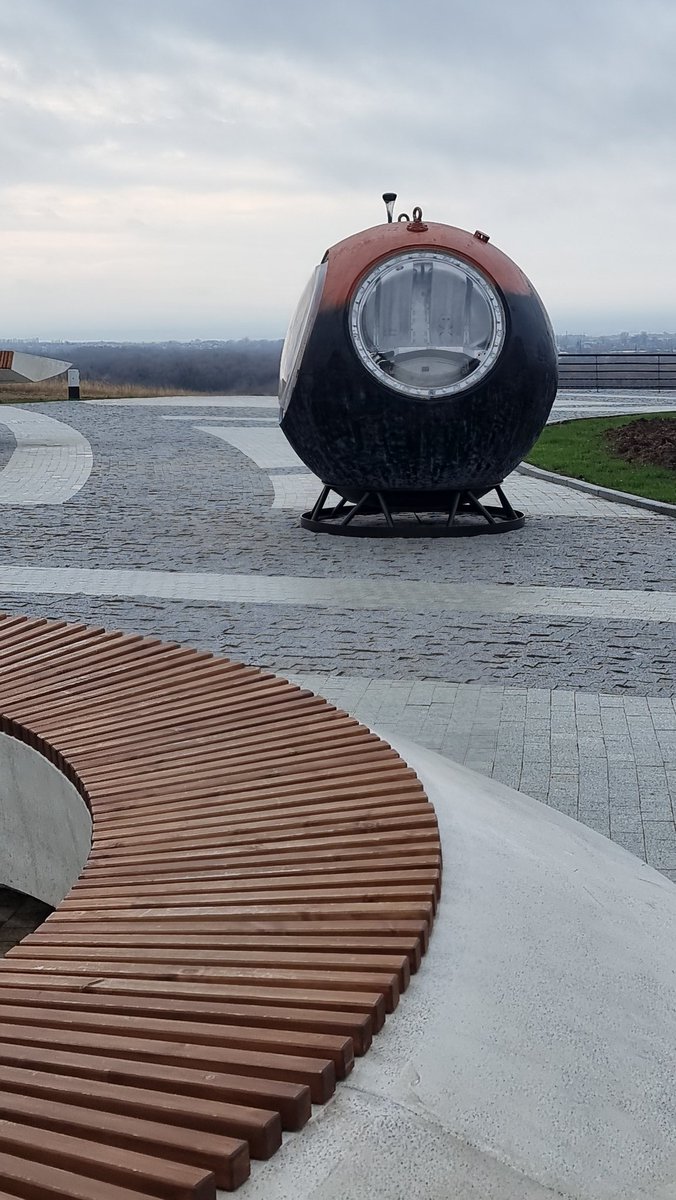 Место приземления первого в мире космонавта Ю. А. Гагарина расположено в Энгельсском районе Саратовской области, в 3 км от села Новая Терновка на юго-восток или в 3 км от трассы Энгельс – Ровное в районе села Смеловка.