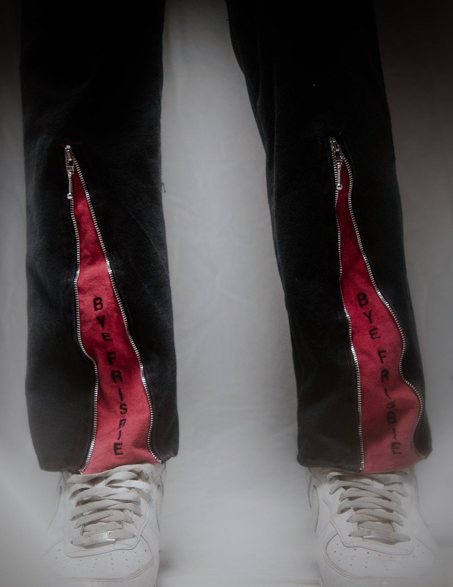 byefrisbie's tweet photo. Black 10 oz denim pants featuring removable pocket chains, contrast stitching, side pocket, and front zippers allowing the pants to be worn above shoes or flared on top. https://t.co/msRgor24Z8