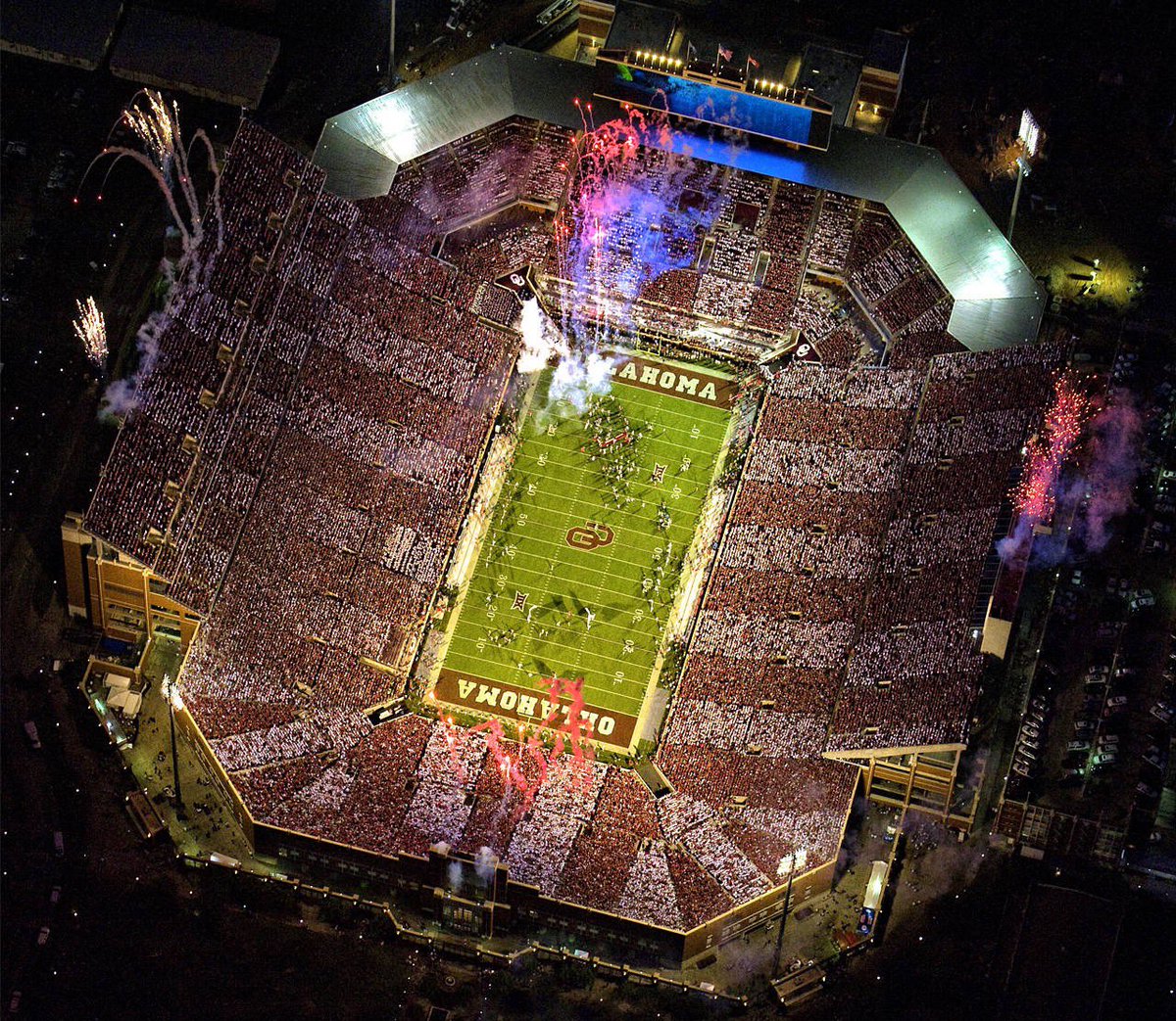 DryfitVenables's tweet photo. THIS is the Mecca of College Football. @LincolnRiley https://t.co/nrYMjYFFVI