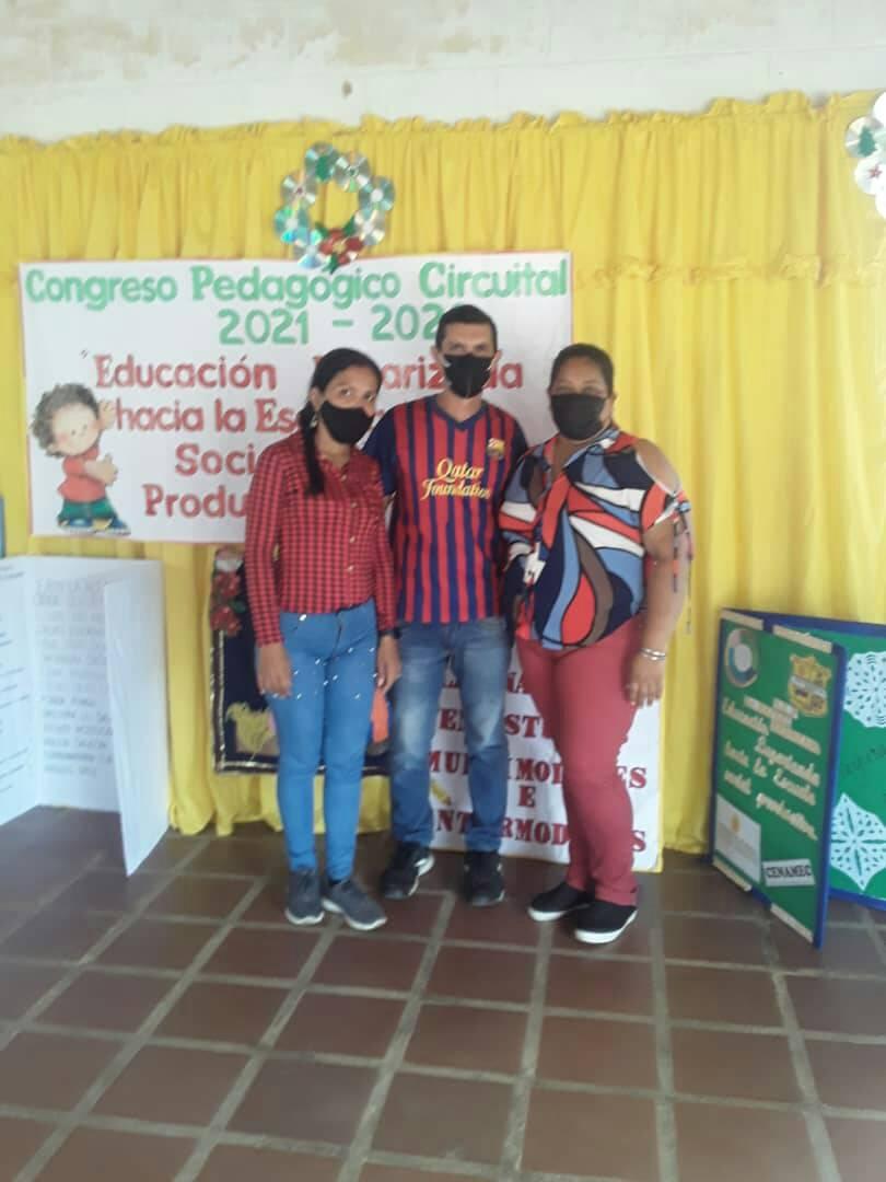 ebn_la's tweet photo. Circuito N6 Miguel Otero Silva  Supervisora Clenir Vallenilla - Prof Clif Circuital Maira Rengel. Colectivo Institucional presente en el #CongresoPedagógico Circuital Educación Lugarizada hacia la Escuela Social Productiva. https://t.co/hcTbPfB4IL