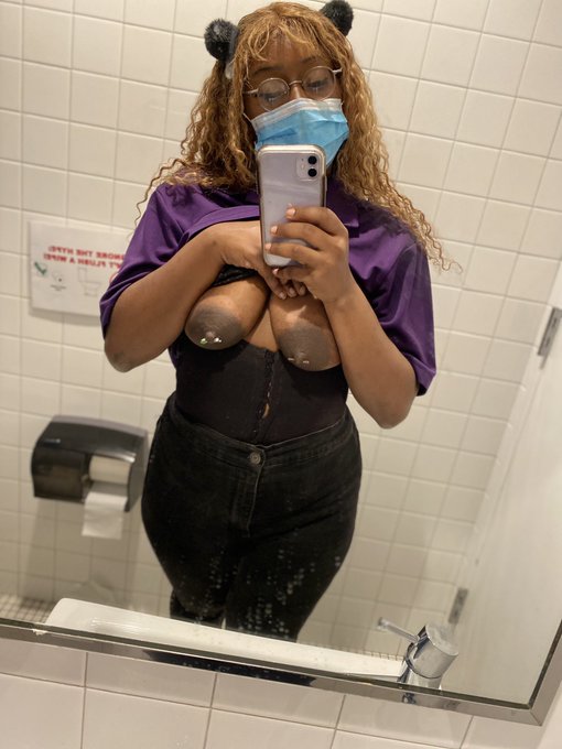 titty pics at work edition 💜 https://t.co/OvwuSbvA6U<a href="/tag/manyvids"class="tags"><span>#manyvids</span></a>