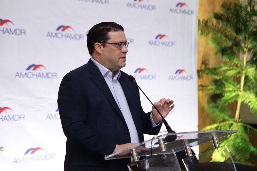 aduanard's tweet photo. Participamos en un almuerzo con la Cámara Americana de Comercio de la República Dominicana, @AMCHAMDR donde nuestro director @SanzLovaton explicó las oportunidades de crecimiento comercial que esta Nueva Ley de Aduanas representa para el país. https://t.co/zhQkZE0nww
