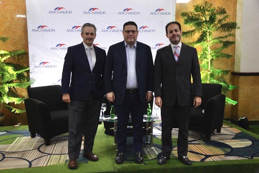 aduanard's tweet photo. Participamos en un almuerzo con la Cámara Americana de Comercio de la República Dominicana, @AMCHAMDR donde nuestro director @SanzLovaton explicó las oportunidades de crecimiento comercial que esta Nueva Ley de Aduanas representa para el país. https://t.co/zhQkZE0nww