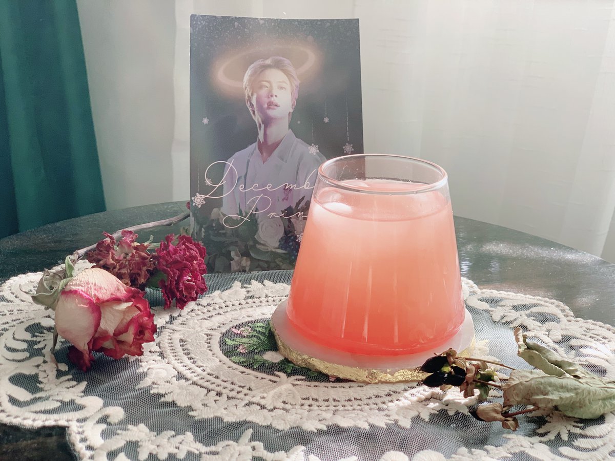 huahabbb's tweet photo. 💓🎊20211204 #HappyJinDay 🎊💓
這次準備了生日飲料Abyss和Jin Tonic,為最棒的WWH金碩珍舉杯🥺祝福您年年有今日歲歲有今朝,身體健康平安幸福!
#HappyBirthdayJin #김석진
#석진아_30번째_생일축하해
#HappyJinDay #LightToOurAbyss
#JIN #진 #BTS #BTSDrinks #金碩珍生日特調 #錯字重發YwY https://t.co/fCLGVReYSj