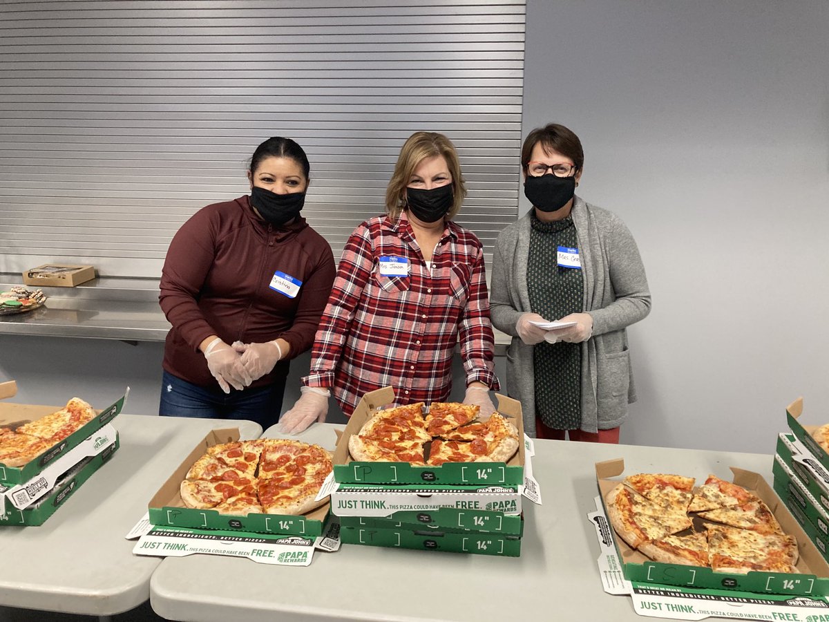 Sluhpresident's tweet photo. Great to be w my friend &amp; colleague Dr. Clark as we celebrated the Loyola &amp; SLUH Xmas Party w the LA Knights! Games, pizza, prizes, gifts &amp; laughs. Thx to our Jr Bill volunteers &amp; SLUH Alumni Moms that made it possible. #AMDG https://t.co/NH3XKeHrV1
