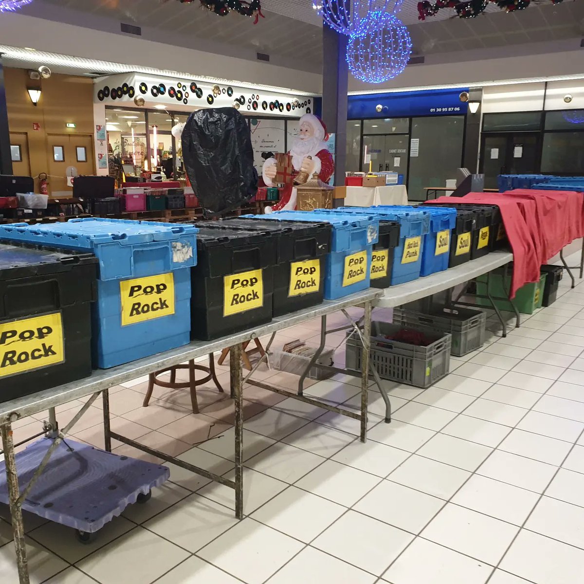 Tout se prépare pour vous accueillir ce samedi matin sur <a href="/Les_Mureaux/">Ville des Mureaux</a> pour la première Foire aux #disques #vinyle #CD #DVD lesmureaux.info/event-pro/foir…

#musique