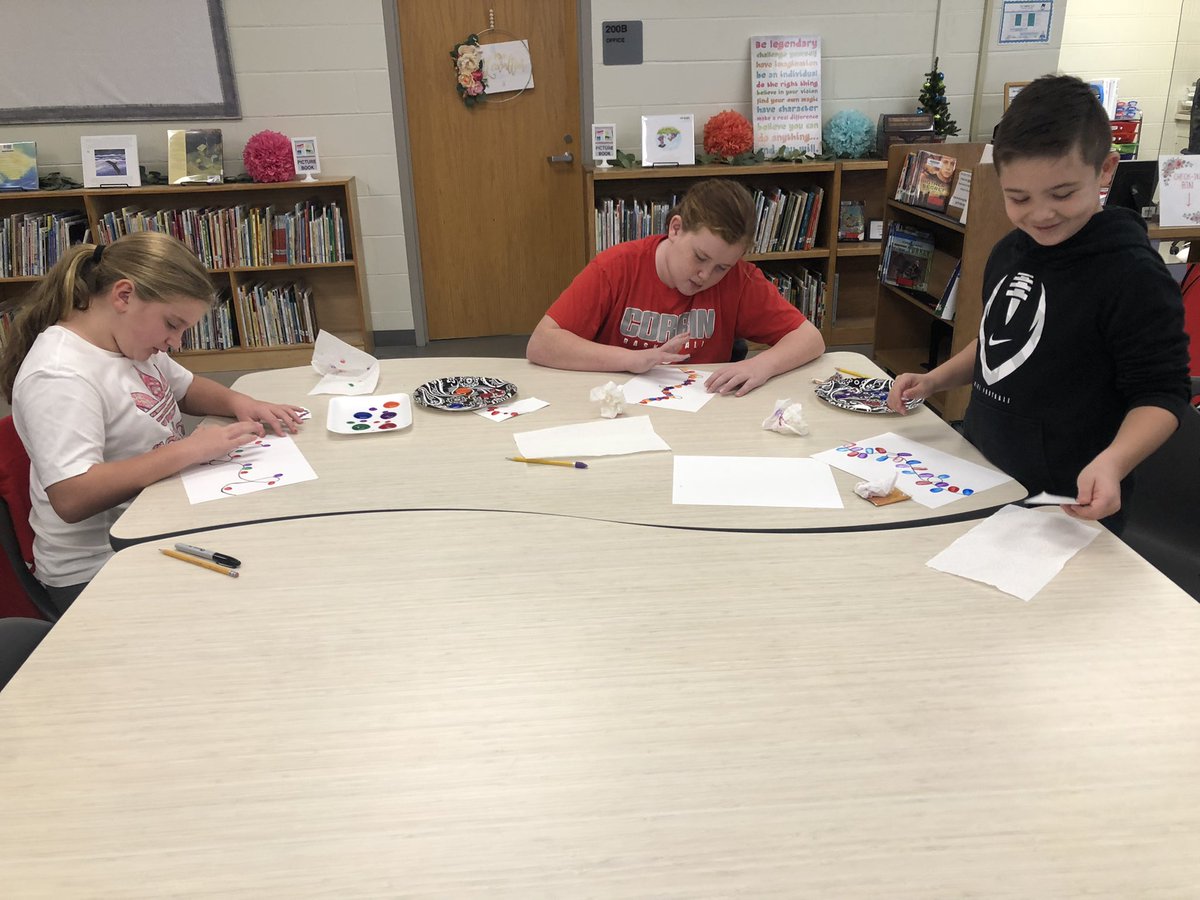 ceslibrarymed's tweet photo. We did a little festive finger painting in enrichment class today! 🎄🎄🎄 https://t.co/DpQD2QIJxU