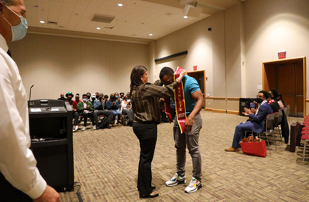 BloomsburgU's tweet image. One step closer! 👏🎓🐾 #FirstWorld #HuskyPride #BUClass2021 #BloomOnward #graduation 📷➡ bit.ly/3DlKwNx