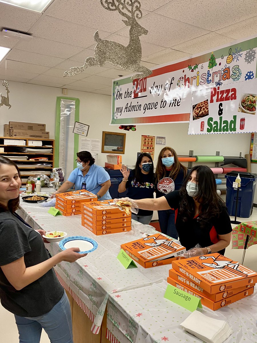 Mariellena21's tweet photo. On the 2nd day of Christmas my Admin gave to meโฆ pizza and salad!!๐ #25DaysofChristmas #fmgilbert https://t.co/I1xxNJViS1