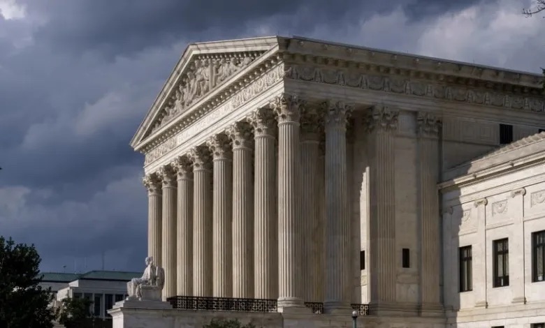 TheManchester_'s tweet photo. Justices signal they may toss Roe, allow new abortion limits - https://t.co/YrrUvJeo38 https://t.co/nQpG9KbAR1