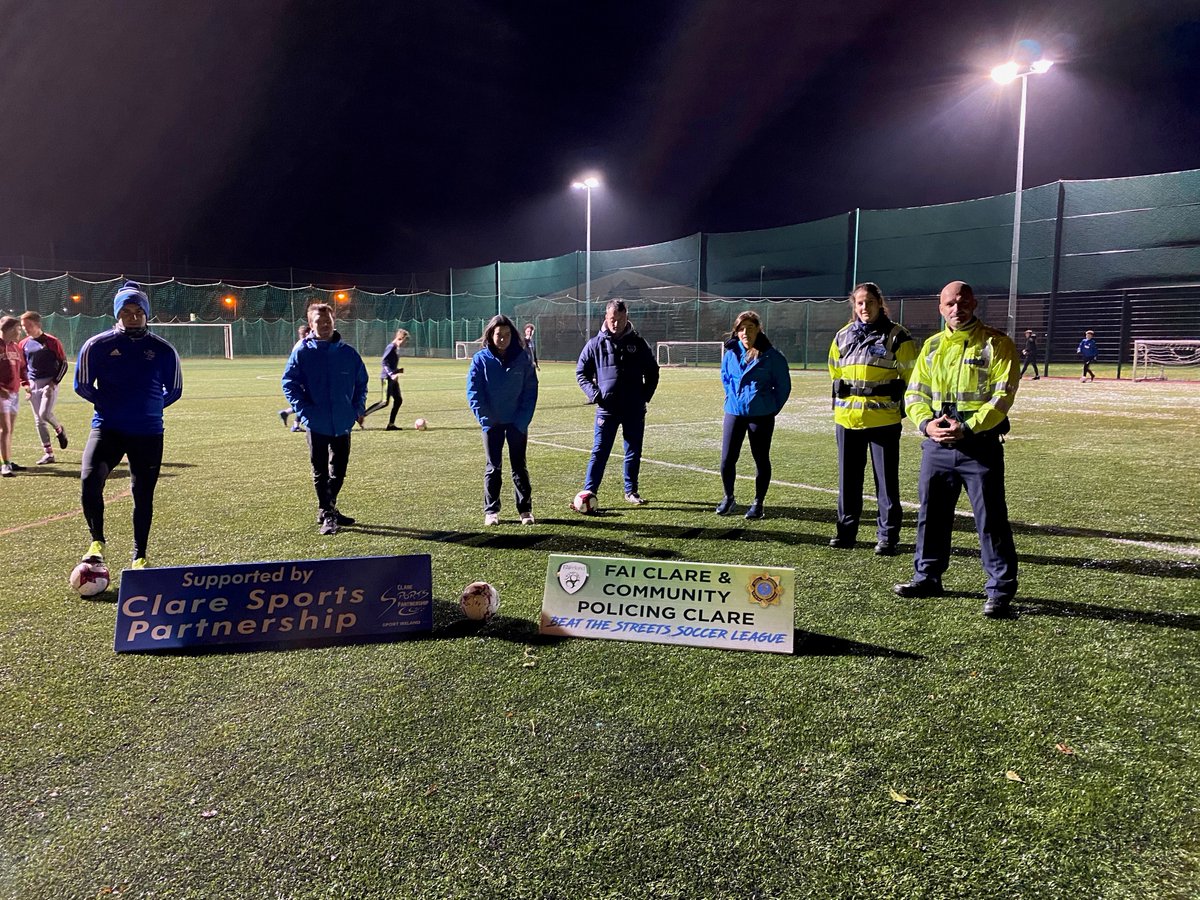 Community Garda Eoin Daly and Garda Lisa Marie Murphy of Kilrush Garda station with members of the FAI, Clare sports partnership and Kilrush Youth Service at the “beat the streets “ soccer initiative. #CommunityEngagement