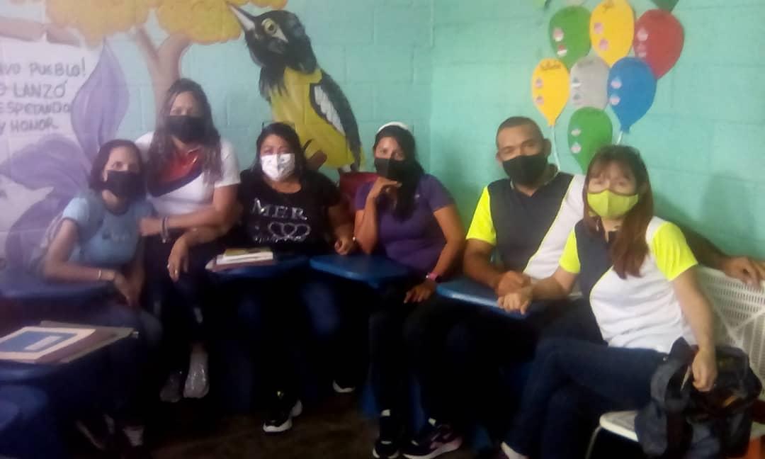 CbitEloy's tweet photo. #03deDic El Director @Richard280880 realizó  su ponencia de  evaluación  de debilidades, fortalezas y avances del I momento del año escolar 2021-2022, y el plan de acción  anual, enmarcado en los diez vértices de el plan Victoria bicentenaria @pedrogordon2121  @leoalvacabrera https://t.co/5h6o6Ab8dI