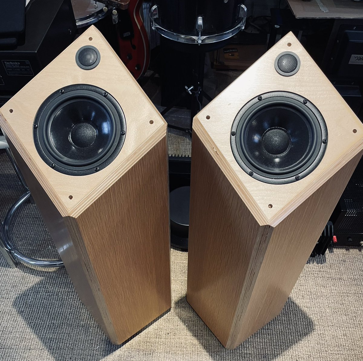 Midlandaudiox's tweet image. A superb pair of #shahinian #compass2 in oak #omnidirectional RRP£3995 selling at £1899 @midlandaudiox #belbroughton #worcestershire #pearaudio