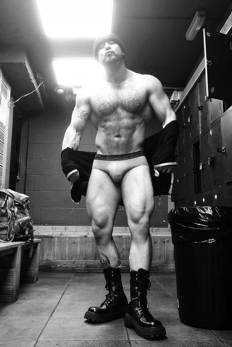 That sweaty post-leg day moment, where you have to wonder&hellip; Are trousers REALLY all that necessary?  Incidentally<a href="/tag/roast"class="tags"><span>#roast</span></a>