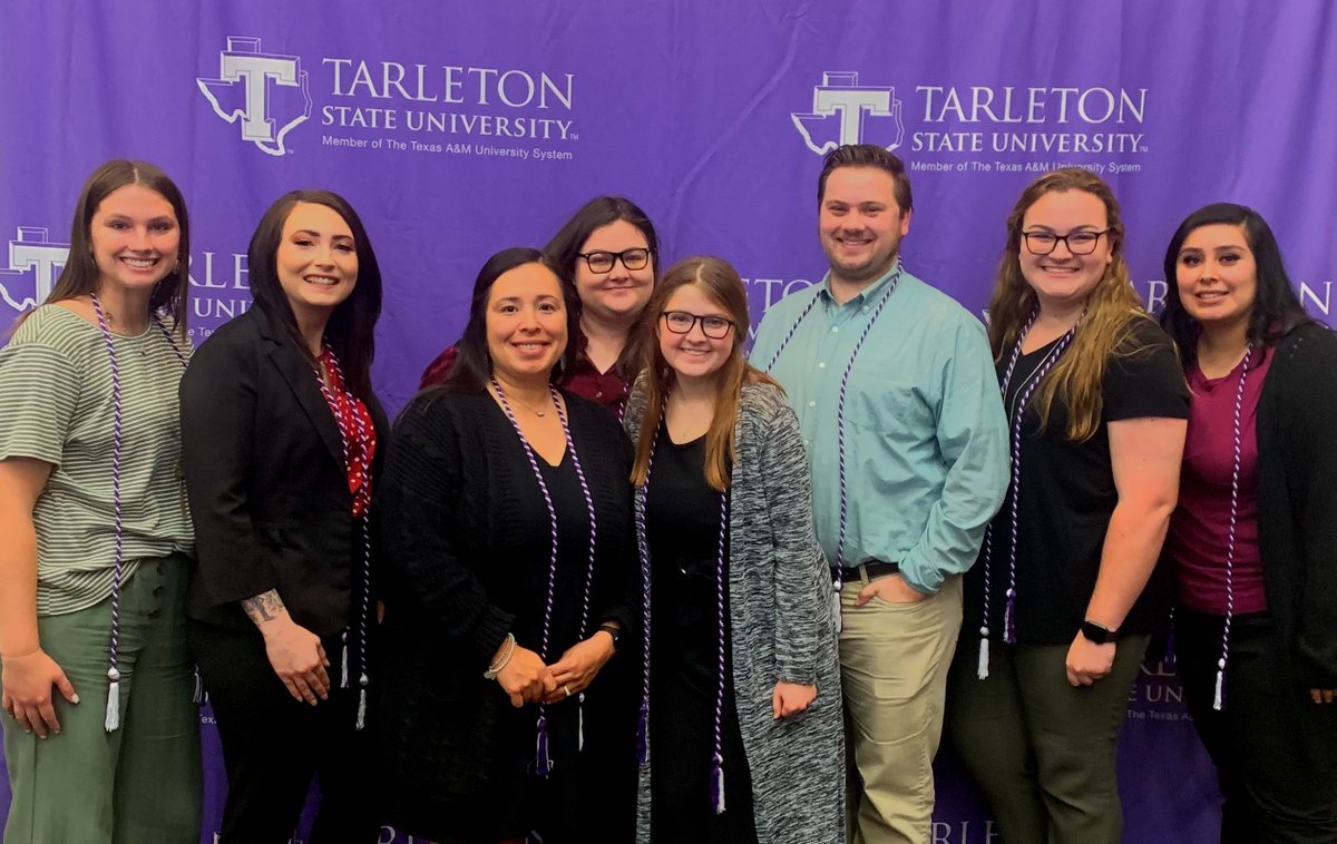 fwteachered's tweet photo. Tarleton-Fort Worth clinical teachers celebrating at Stephenville’s Reflection Ceremony yesterday

Congratulations to the newest Tarleton Teachers! #BleedPurple 💜

#IAmTarletonFW https://t.co/N0PHeHNodd