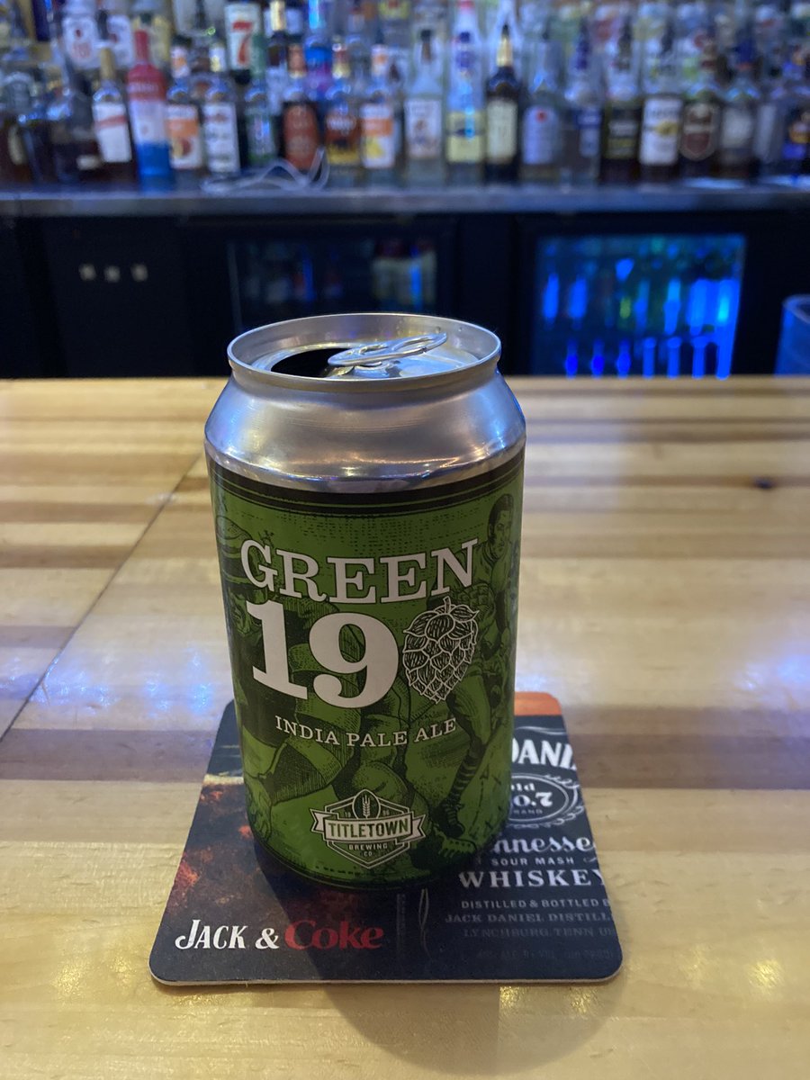 TomMartell54107's tweet photo. A beer after work on a Friday afternoon goes down good #goodbeer #favoritebar https://t.co/taCeCV8Z8M