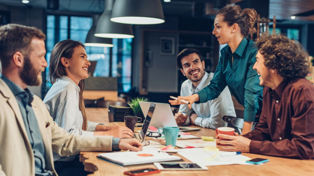 Sam_I_Smith's tweet photo. "Are we being flexible where it matters? Are we giving employees autonomy over their jobs—and acknowledging good work?" Employees' responses to these sorts of questions will help leaders prevent team burnout, according to @FastCompany. #FutureOfWork https://t.co/FqW4d0QjMk https://t.co/WOvIuRFlm9