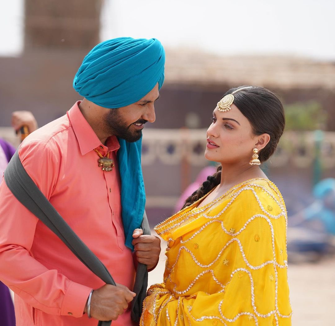 GippyGrewal's tweet photo. Girdhari te Bhrind(ਭਰਿੰਡ) 

Kehra dialogue ghaint lagiya trailer vich?
https://t.co/QnswZif1Wo

#girdharilal #gippygrewal @realhimanshi #ShavaNiGirdhariLal https://t.co/UN7QDoqCsL