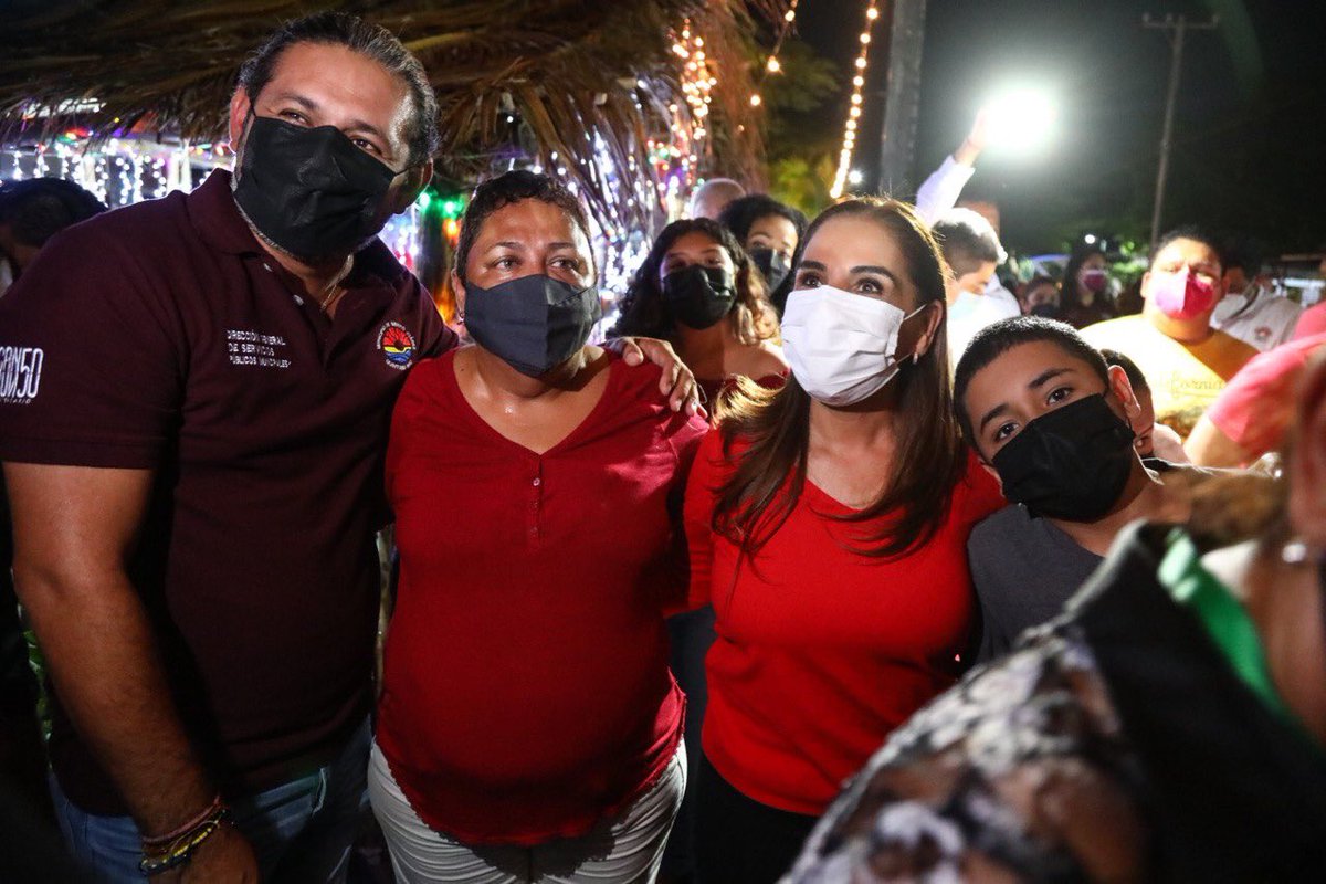 AytoCancun's tweet photo. En presencia de la Presidenta Municipal @MaraLezama y Autoridades Municipales se lleva a cabo el Encendido Inaugural de la Villa Navideña de la #SM95, un espacio recreativo para las familias #Benitojuarenses en donde pudieron disfrutar de show navideño, pastorela y más. https://t.co/IyZKk6PpIg