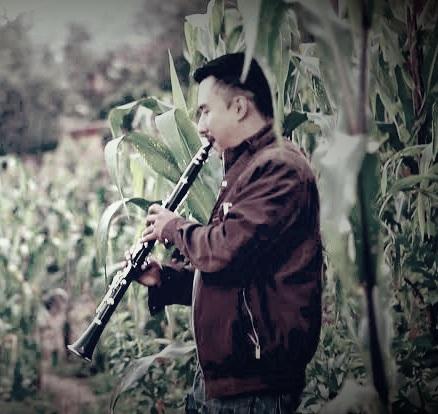 MaraFlorahernn5's tweet photo. PRONOMBRES EN ZAPOTECO DEL VALLE.
Oración con pronombre ligado.
(Ése, Ésa-i; Éste, Ésta-ëng).

Bcuzhëng clarinet.
Tocó el clarinete (éste).
@DizhSa https://t.co/U2F53kndEu