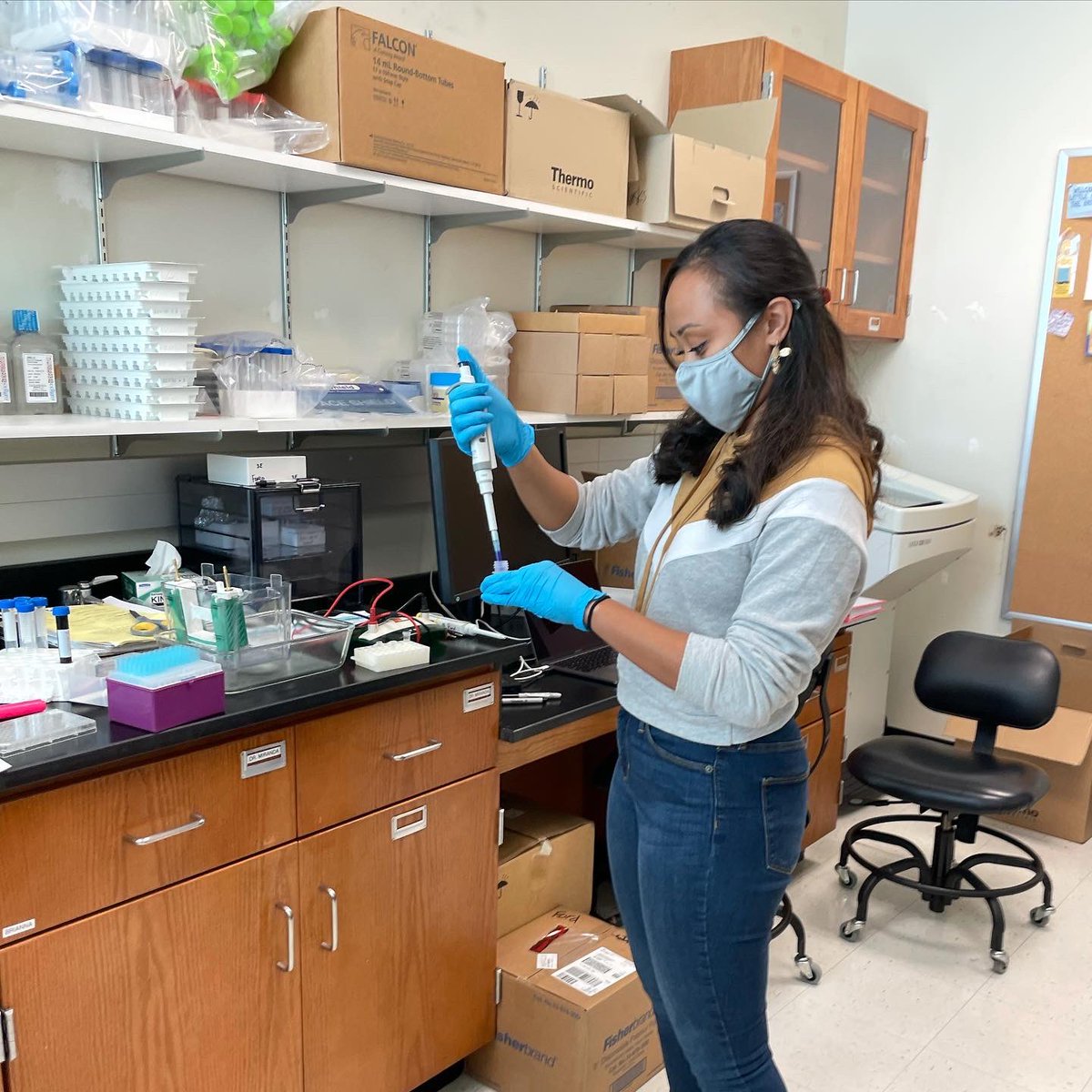 bmfphd's tweet photo. It was such an honor to present the UIW Department of Biology Mission Award to my research student, Najwa Faiz 🎉 I’m beyond proud of her and the rest of my #uiwfordlab students; we had an amazing semester ❤️🖤 #uiwpride #undergradresearch #womeninstem @uiwcardinals @UIWBiology https://t.co/GIYSx4fAXm