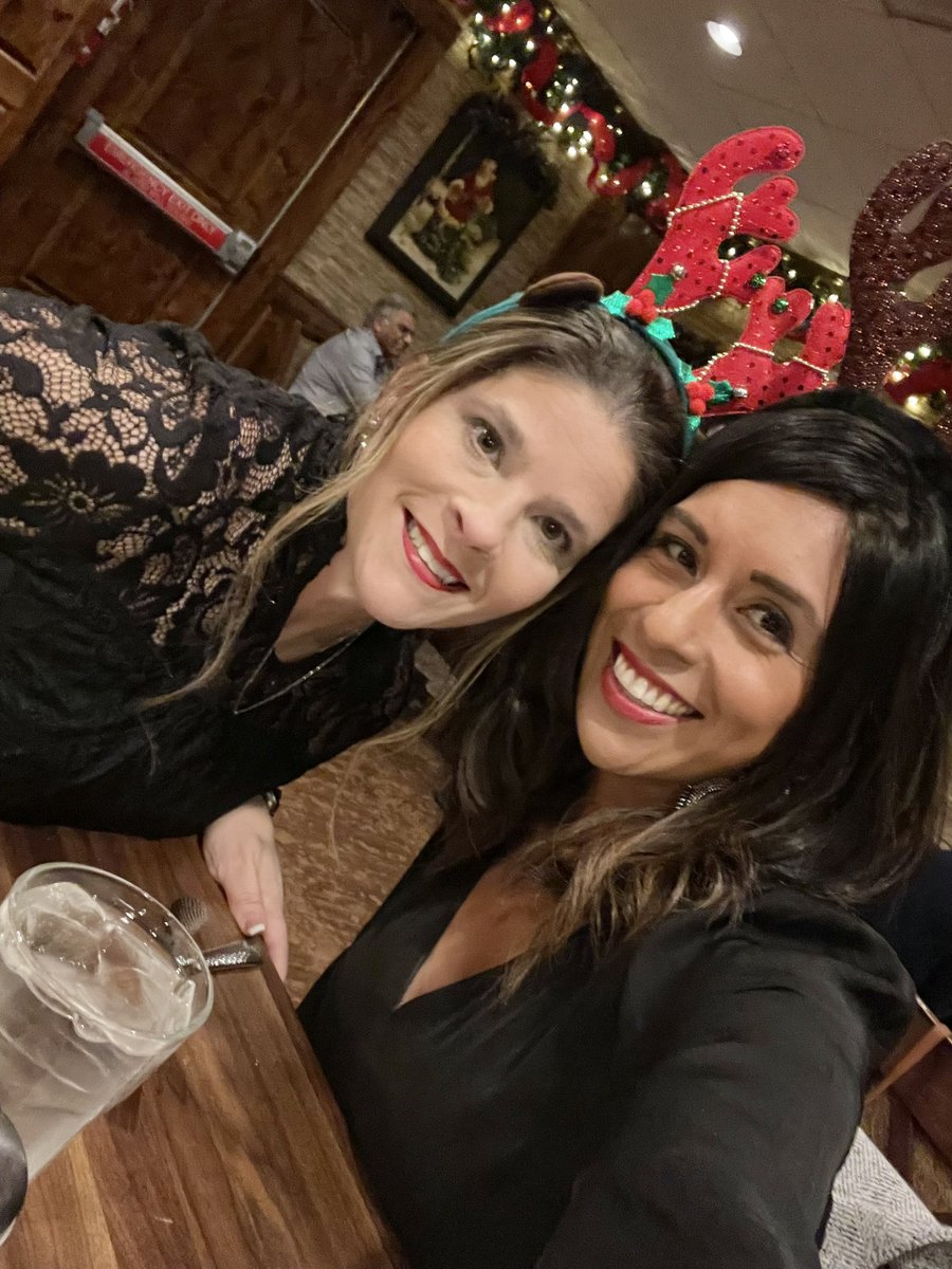 jazhelm11's tweet photo. Had an amazing time at our team Christmas dinner! Blessed to work with such talented ladies! Love y’all to pieces!! https://t.co/3IJpXaxpcI