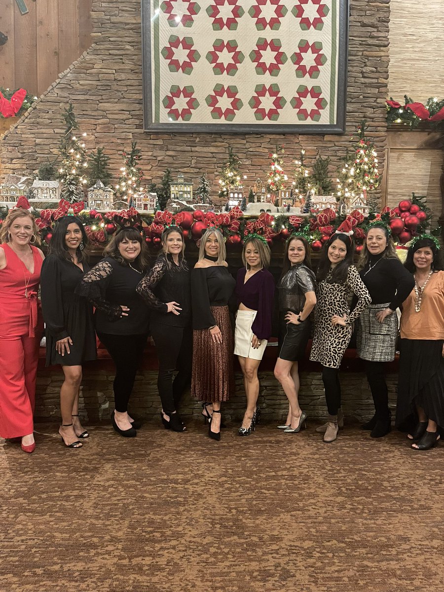 jazhelm11's tweet photo. Had an amazing time at our team Christmas dinner! Blessed to work with such talented ladies! Love y’all to pieces!! https://t.co/3IJpXaxpcI